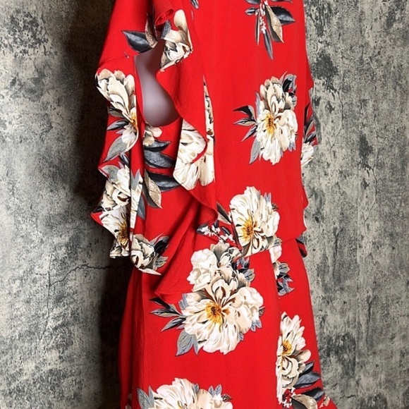 Umgee | Red Floral Faux Wrap V Neck Flutter Hem Shorts Romper Women's - Picture 6 of 11